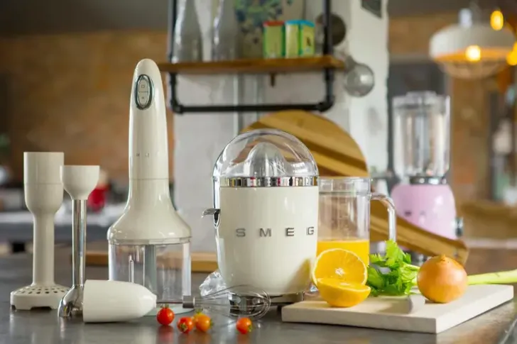 Smeg Sauvasekoitinsetti, Kermanvalkoinen